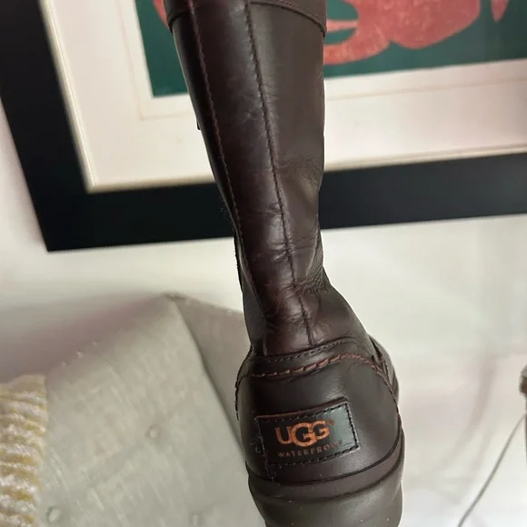 Women UGG TALL BOOTS SIZE 8 - Picture 1 of 4